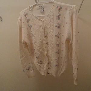 White sweater with flowers